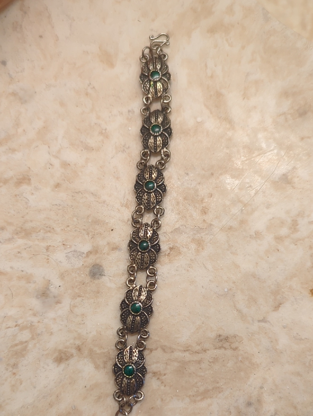 Vintage Silver-Tone Flower Link Bracelet with Green Stones